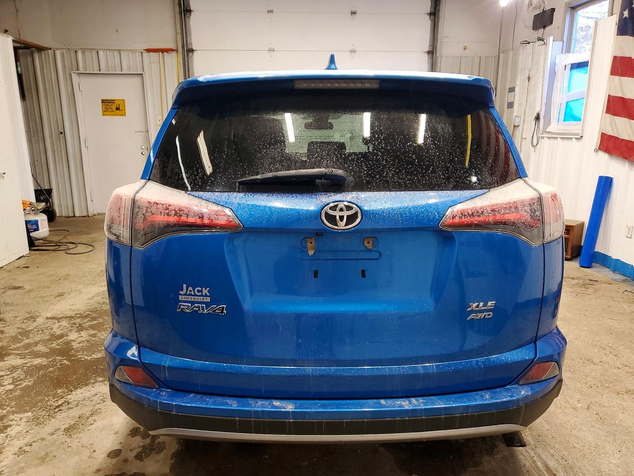 2018 TOYOTA RAV4 XLE photo 16