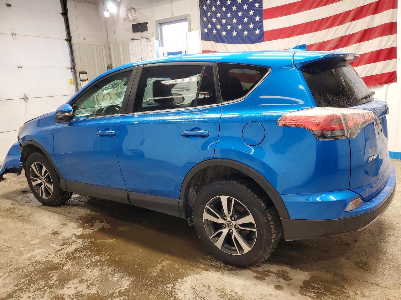 2018 TOYOTA RAV4 XLE photo 4