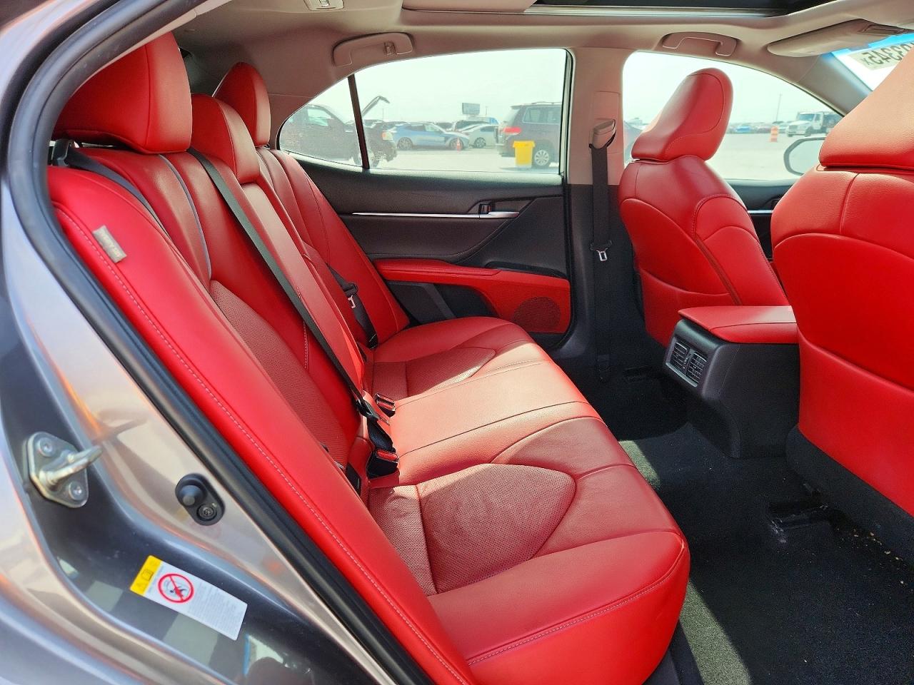 2018 TOYOTA CAMRY XSE photo 19