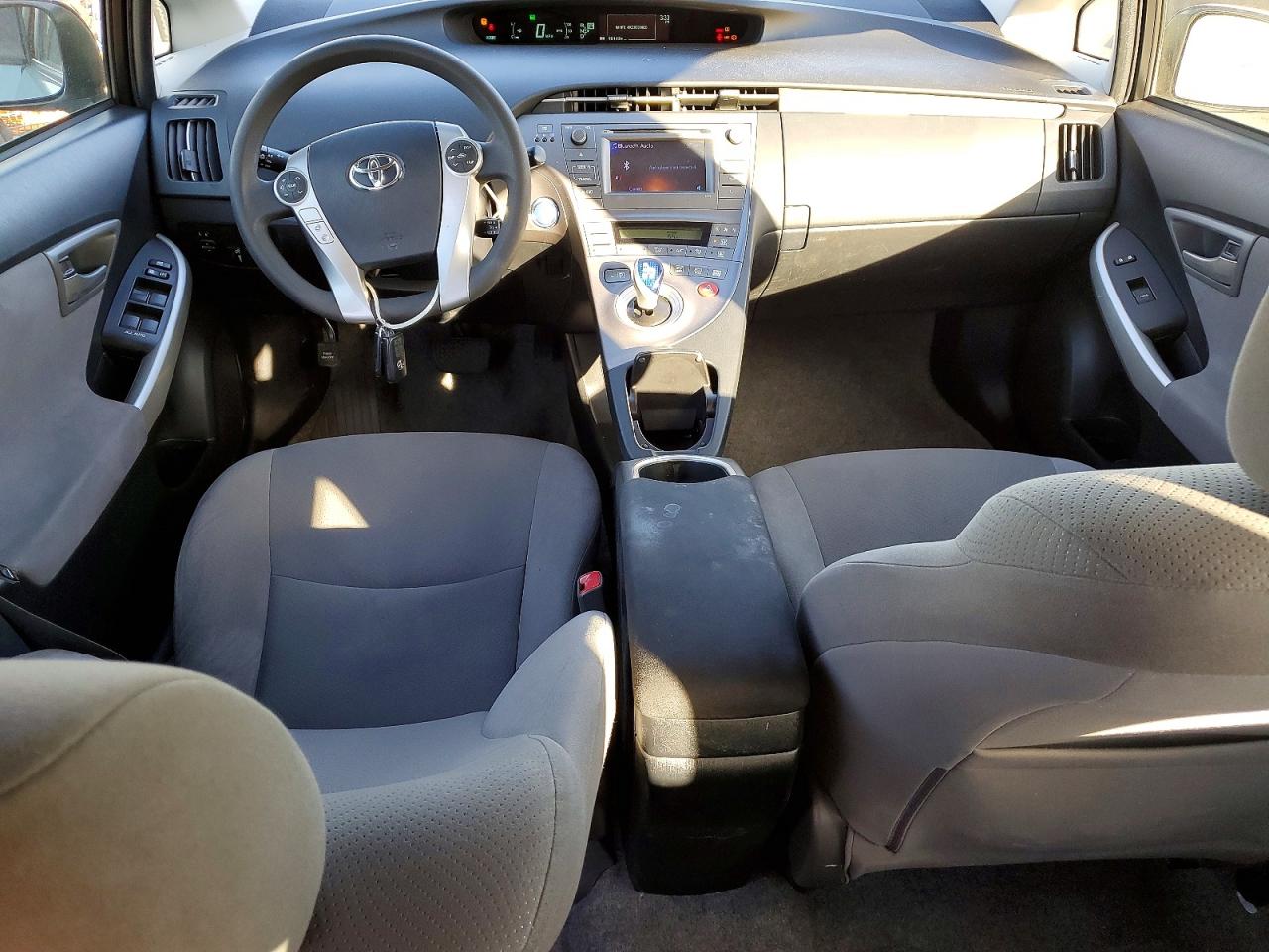 2013 TOYOTA PRIUS photo 8