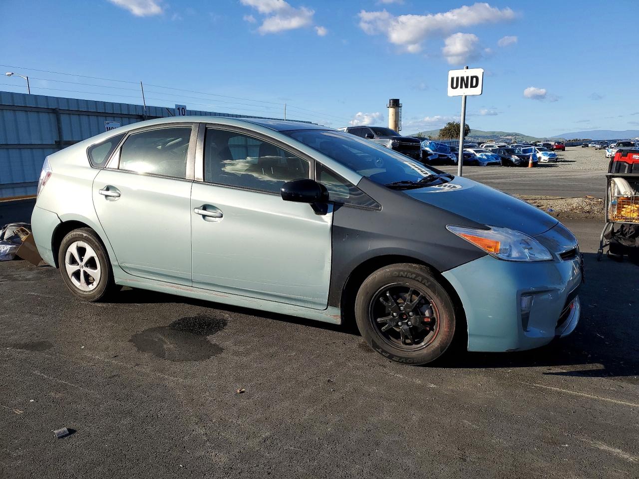 2013 TOYOTA PRIUS photo 4