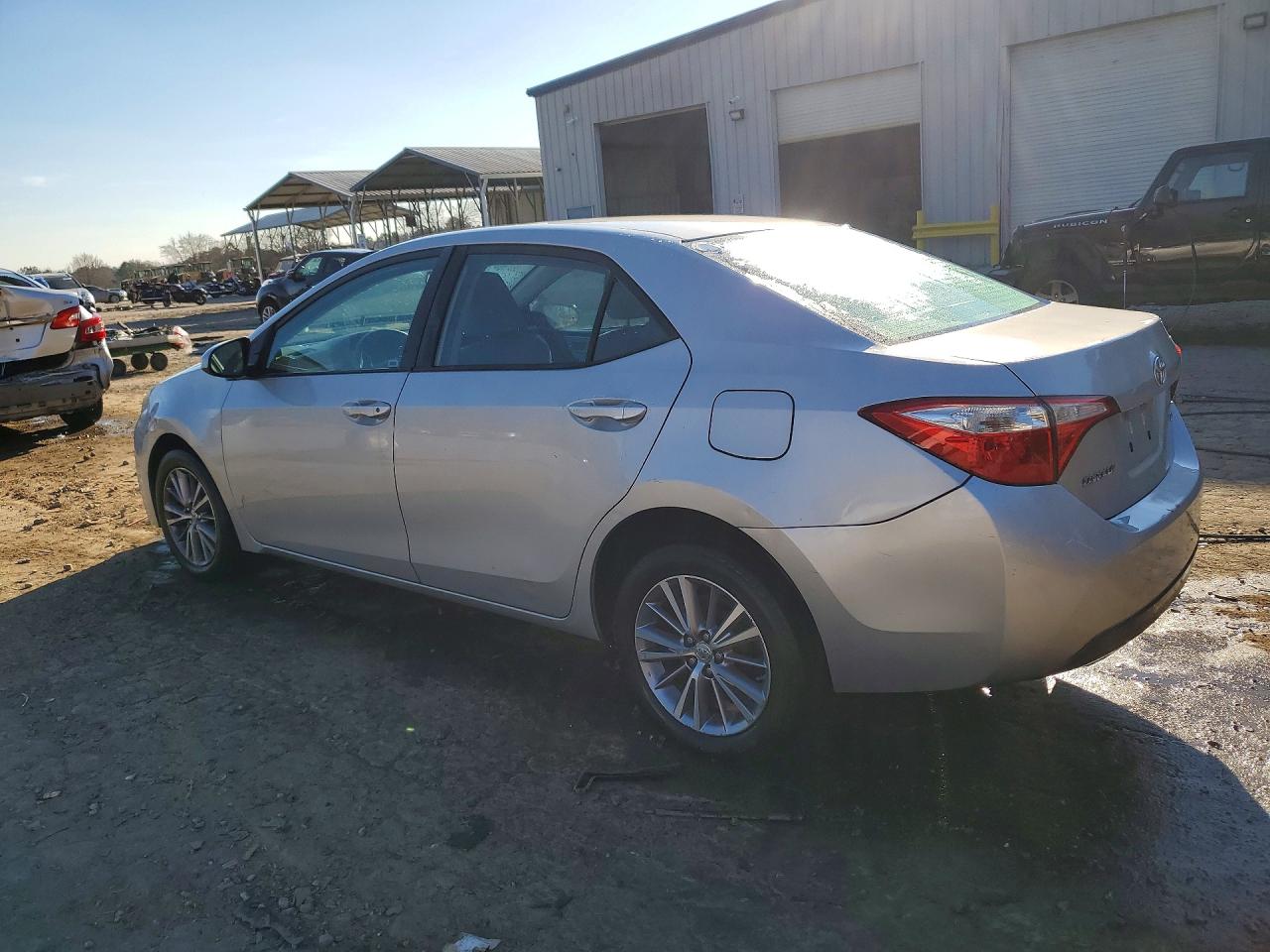 2015 TOYOTA COROLLA photo 2