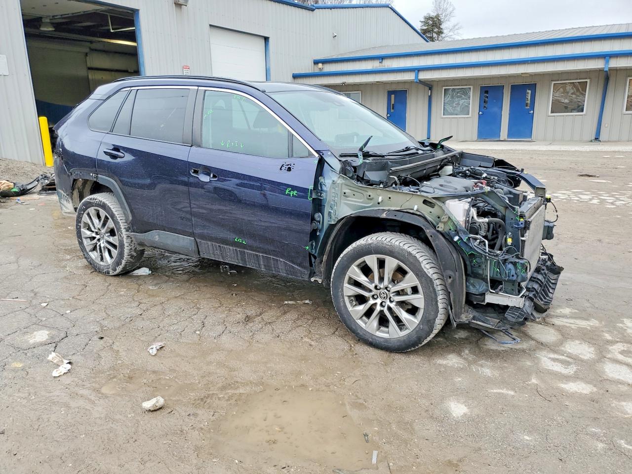2022 TOYOTA RAV4 XLE PREMIUM photo 4