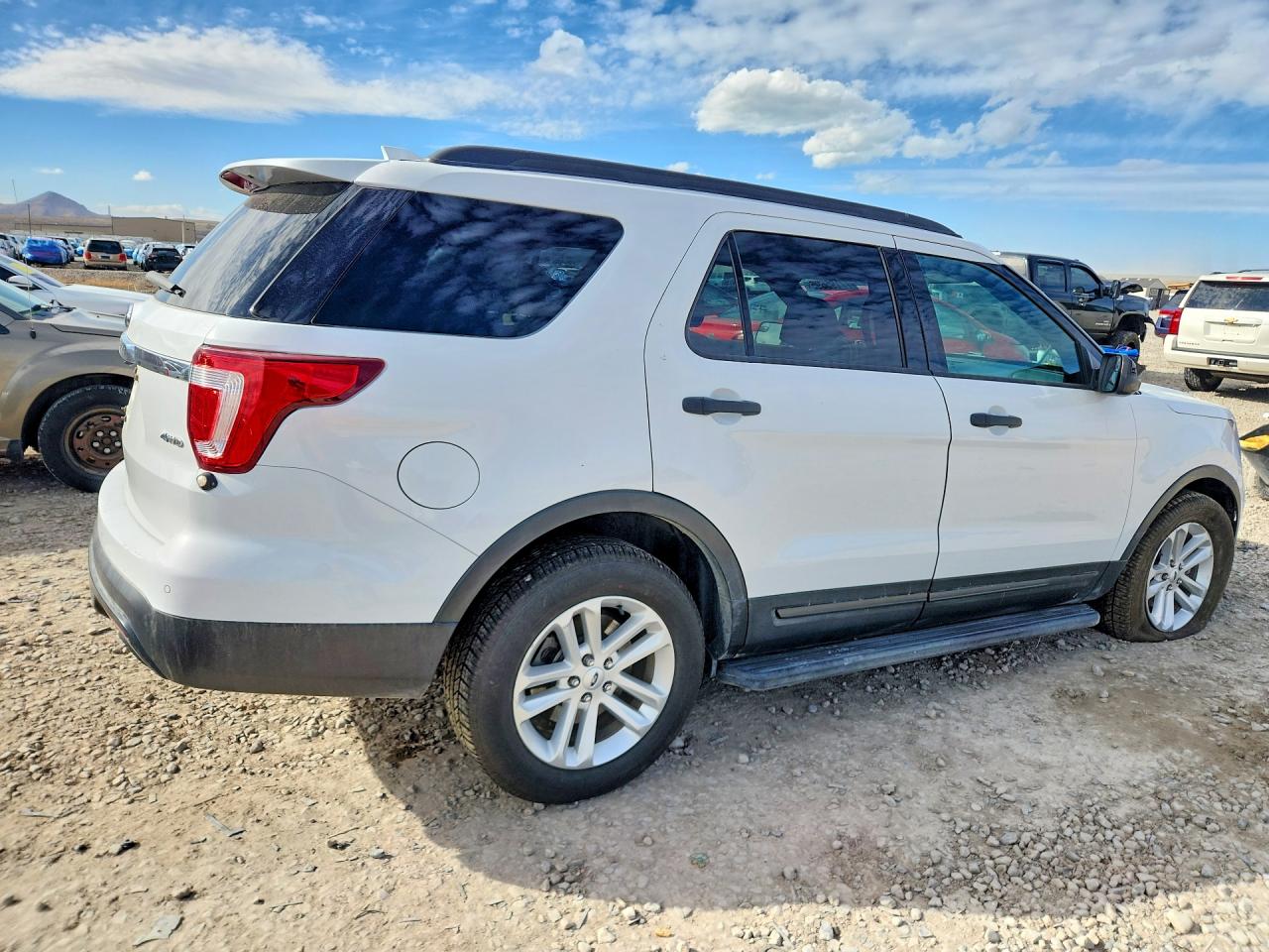 2017 FORD EXPLORER photo 3