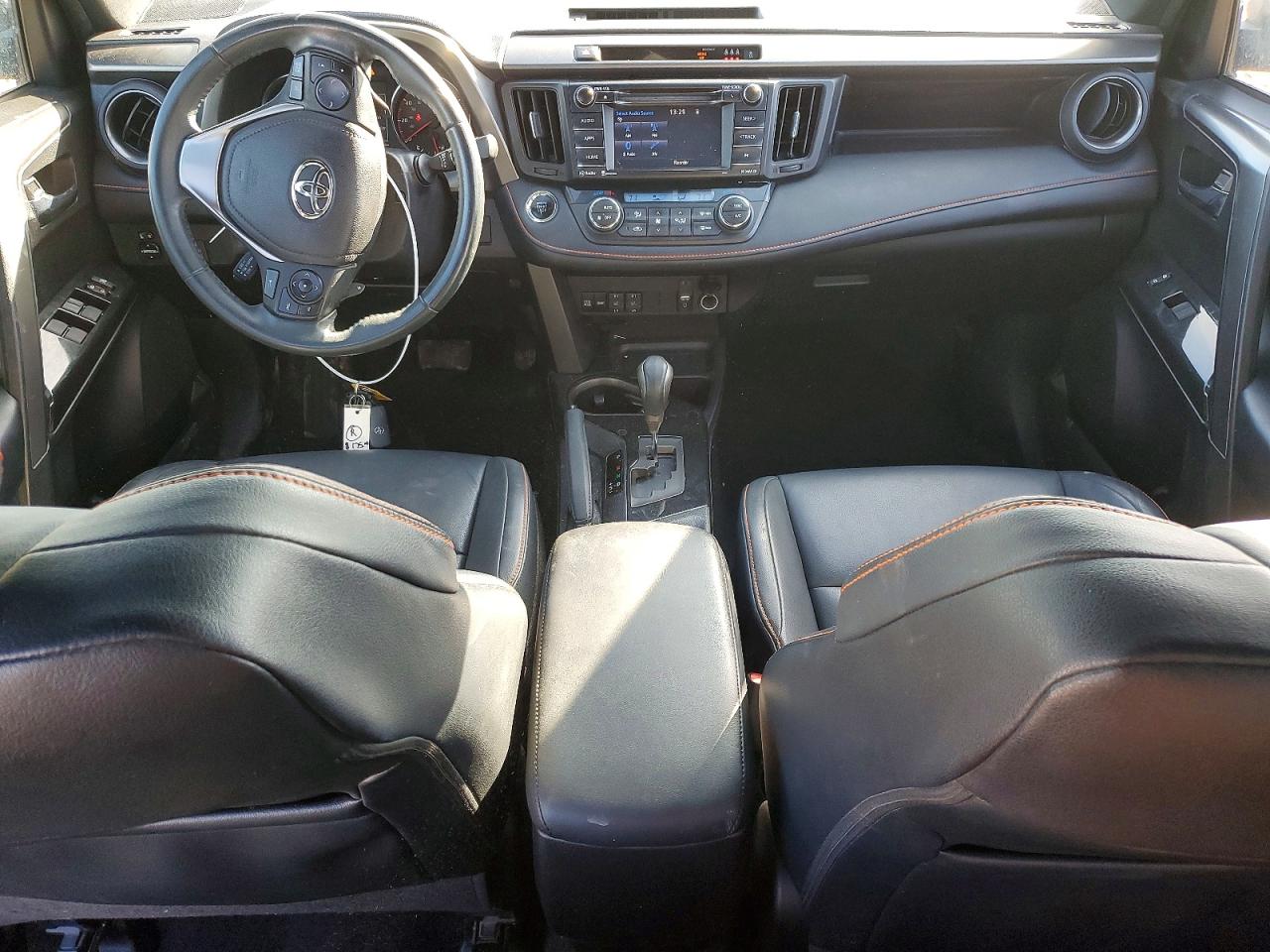 2017 TOYOTA RAV4 SE photo 8