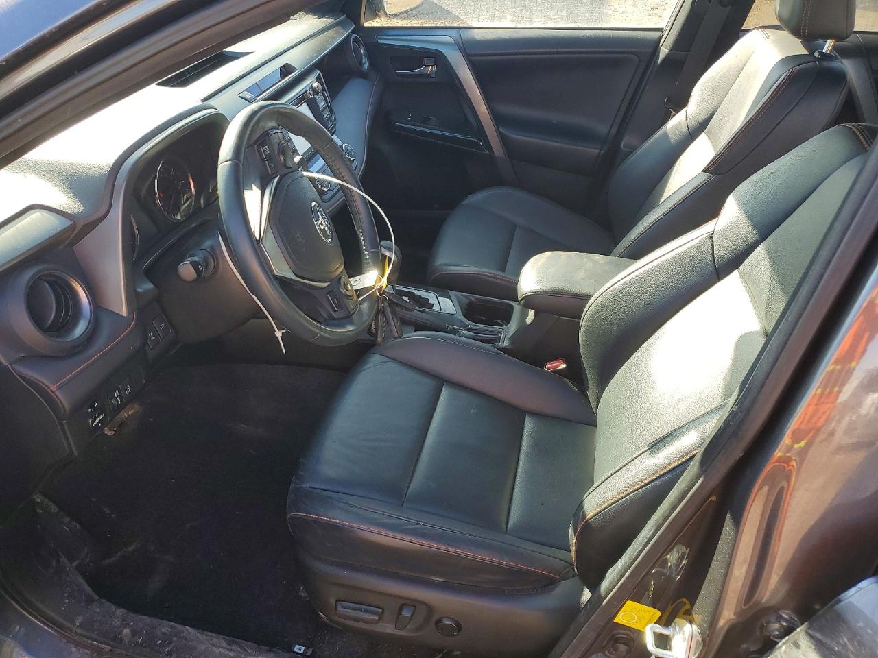 2017 TOYOTA RAV4 SE photo 7