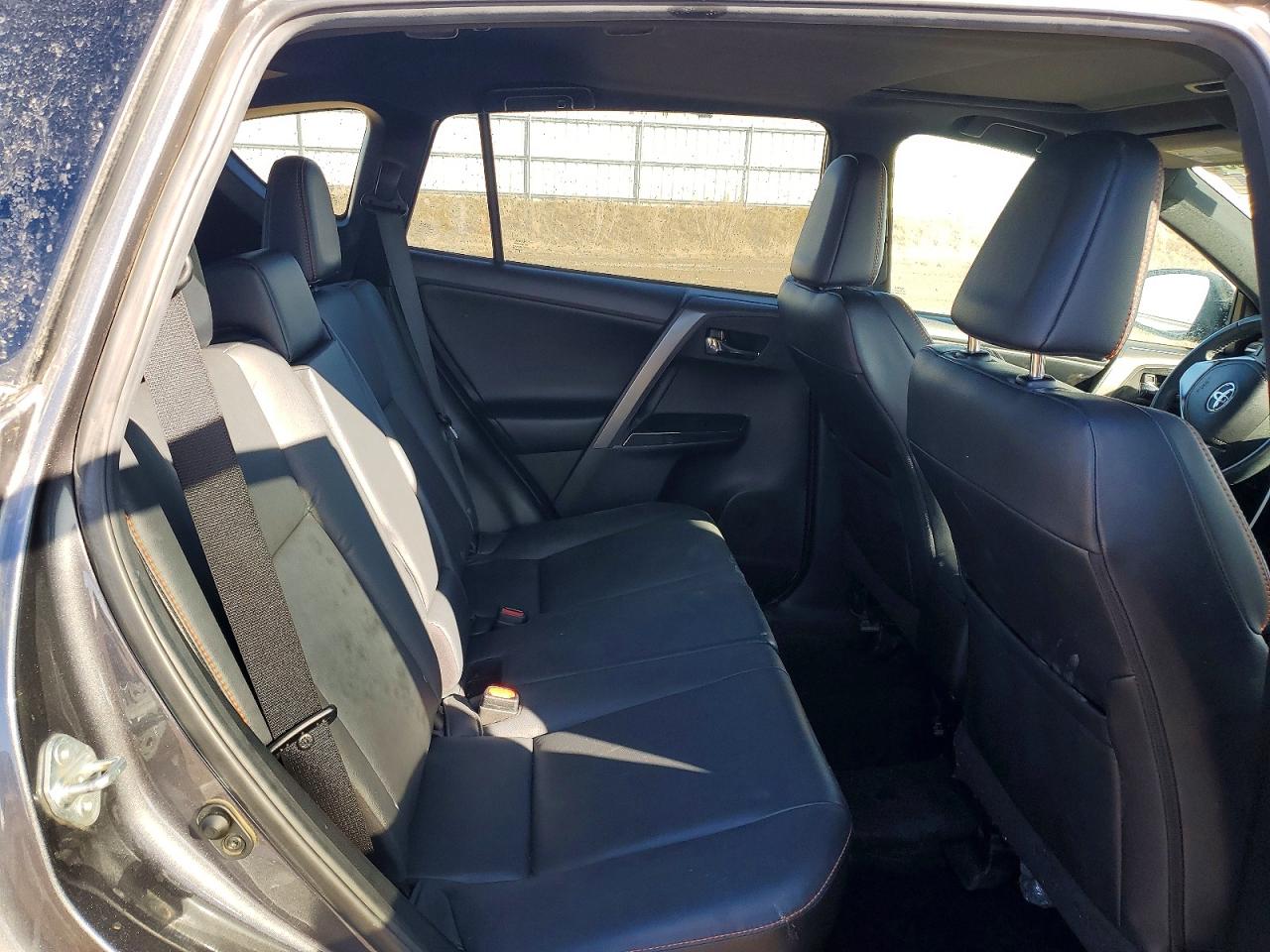 2017 TOYOTA RAV4 SE photo 11