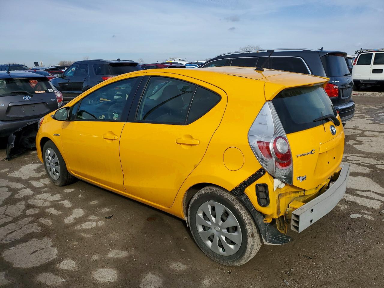 2014 TOYOTA PRIUS C photo 2
