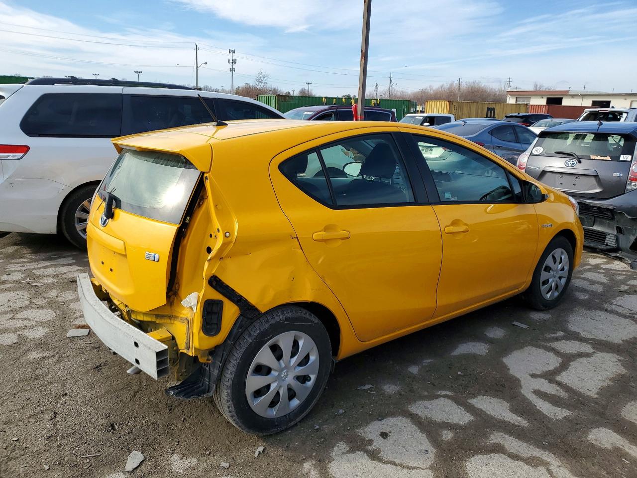 2014 TOYOTA PRIUS C photo 3