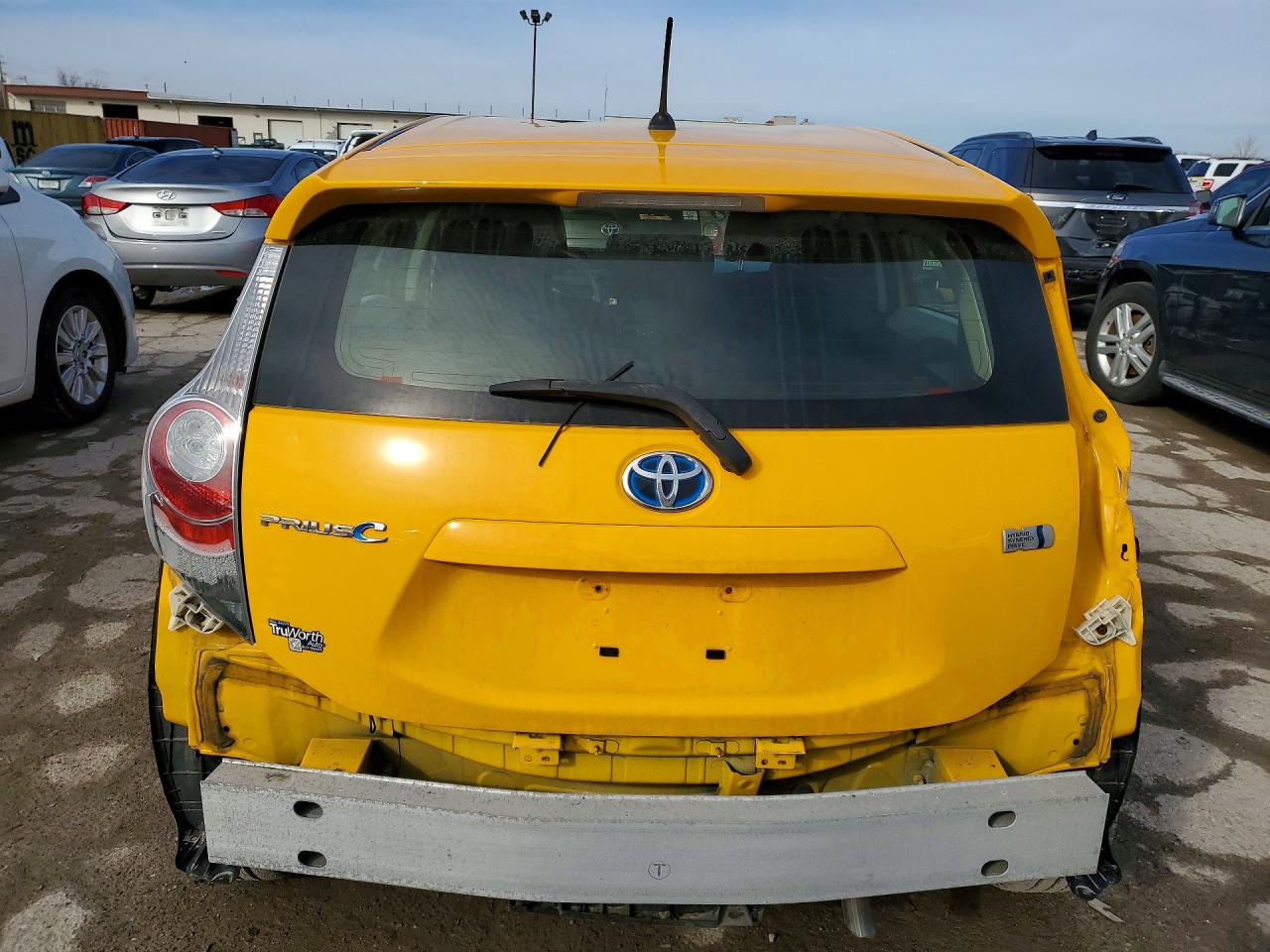 2014 TOYOTA PRIUS C photo 6