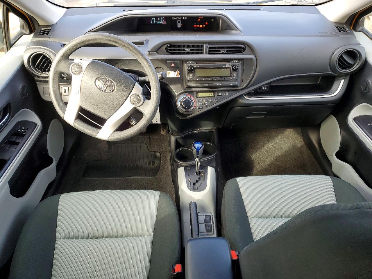 2014 TOYOTA PRIUS C photo 8