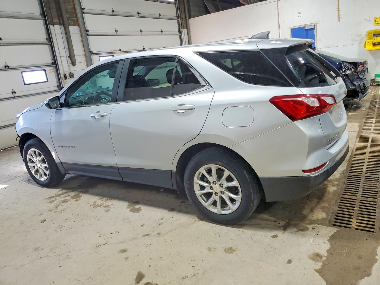 2021 CHEVROLET EQUINOX LT photo 2