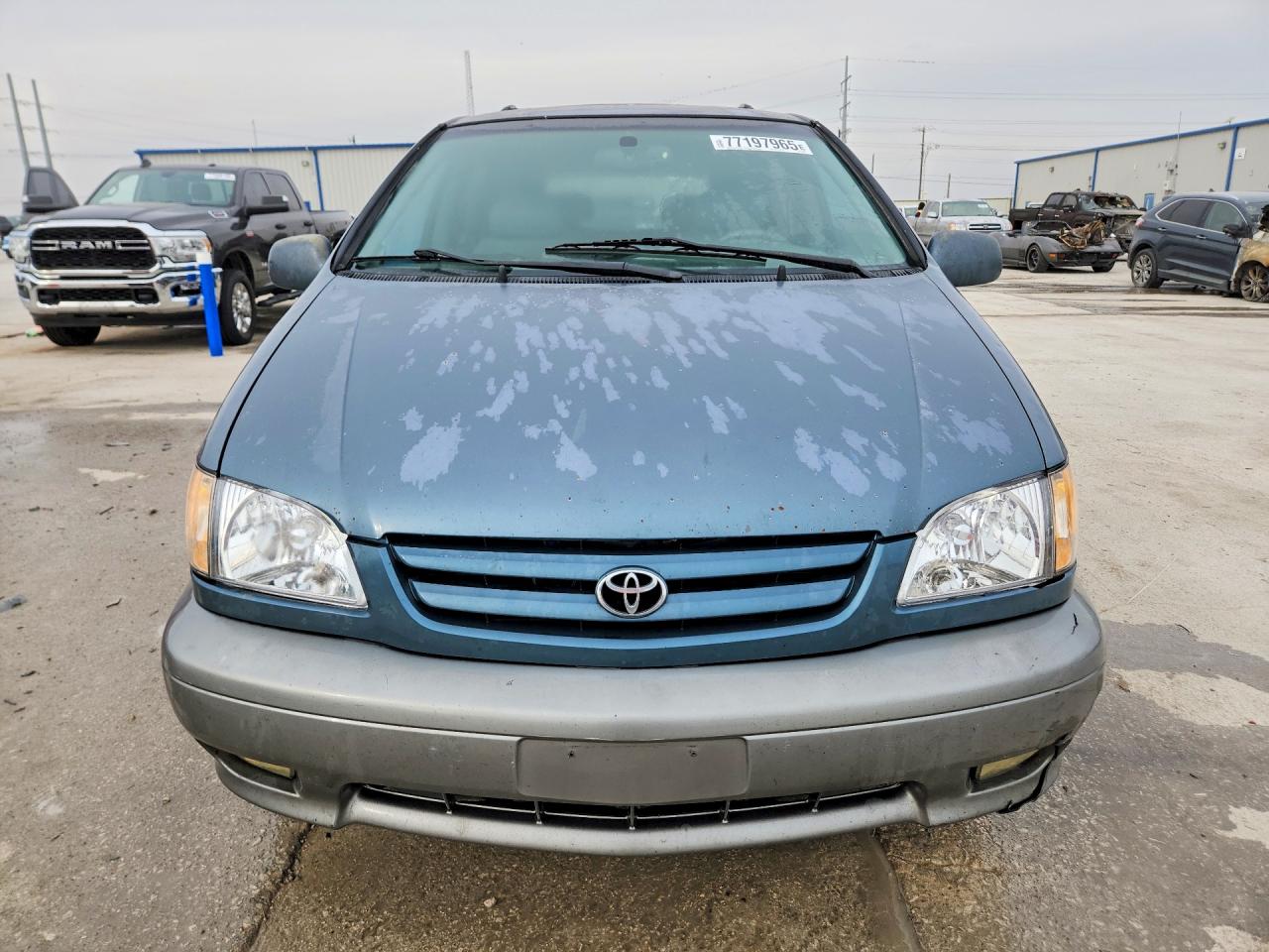 2002 TOYOTA SIENNA XLE photo 13