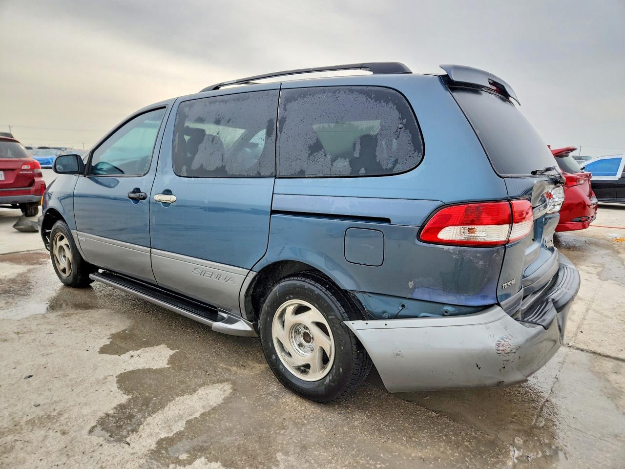 2002 TOYOTA SIENNA XLE photo 4