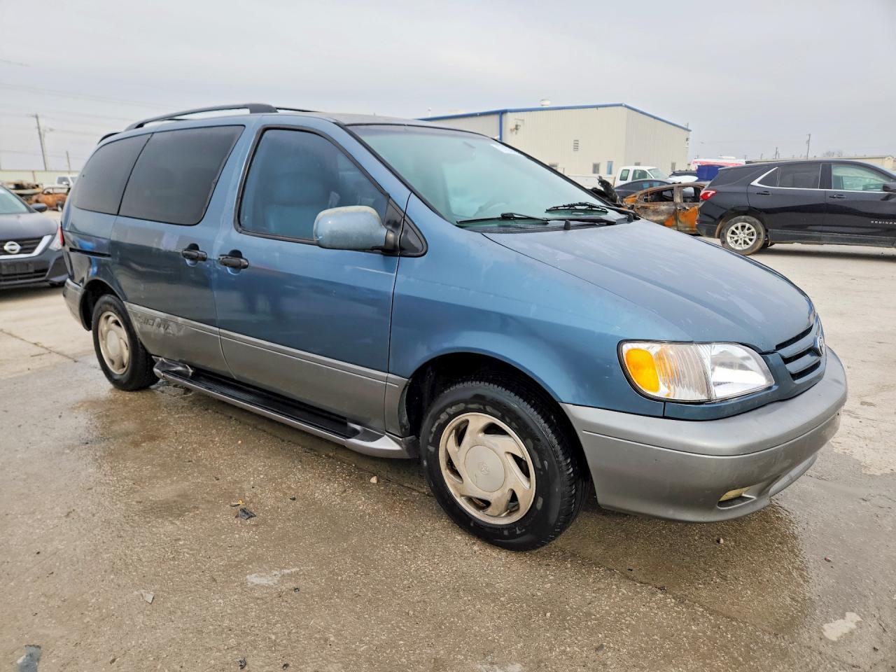 2002 TOYOTA SIENNA XLE photo 10