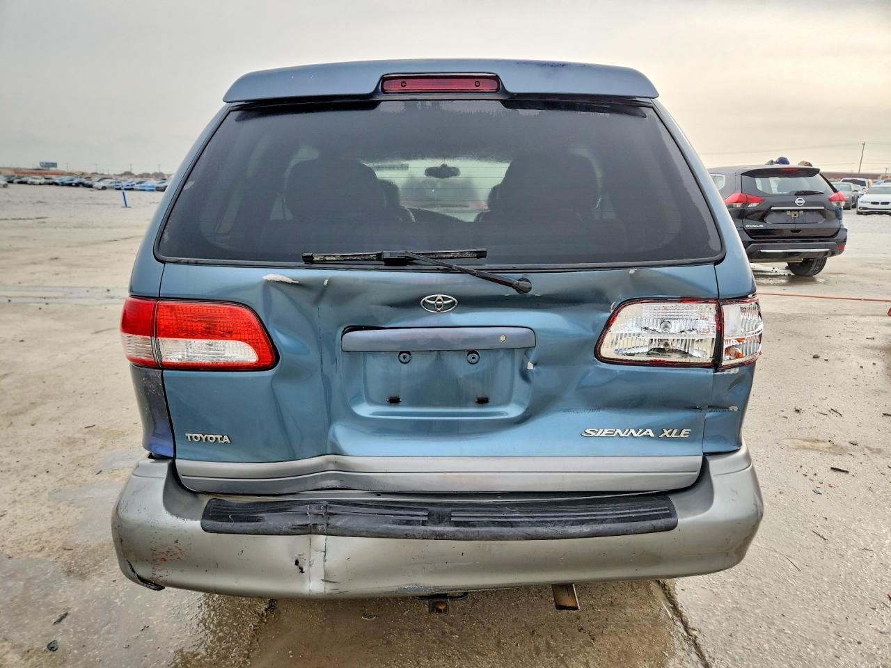 2002 TOYOTA SIENNA XLE photo 16