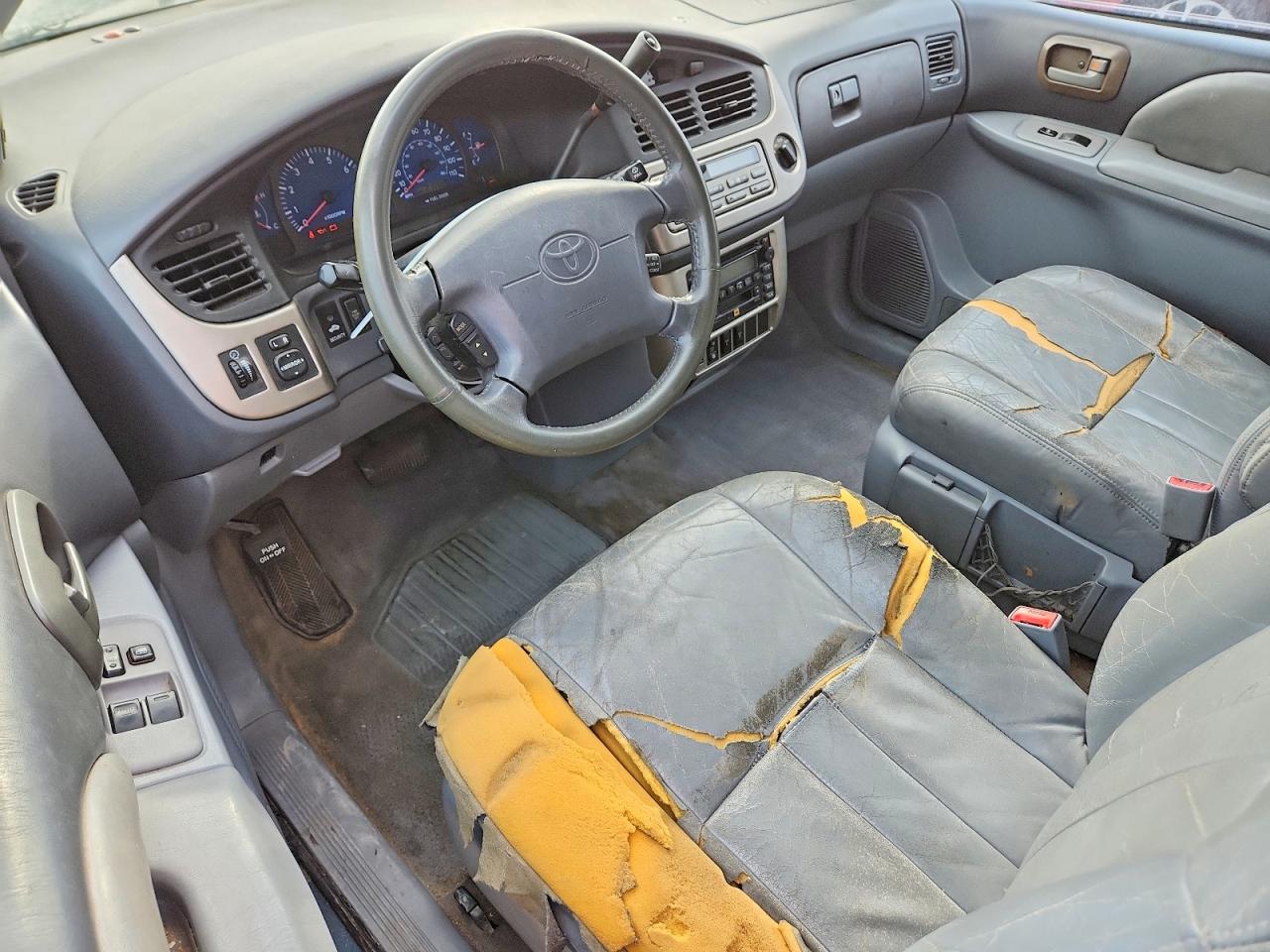 2002 TOYOTA SIENNA XLE photo 22