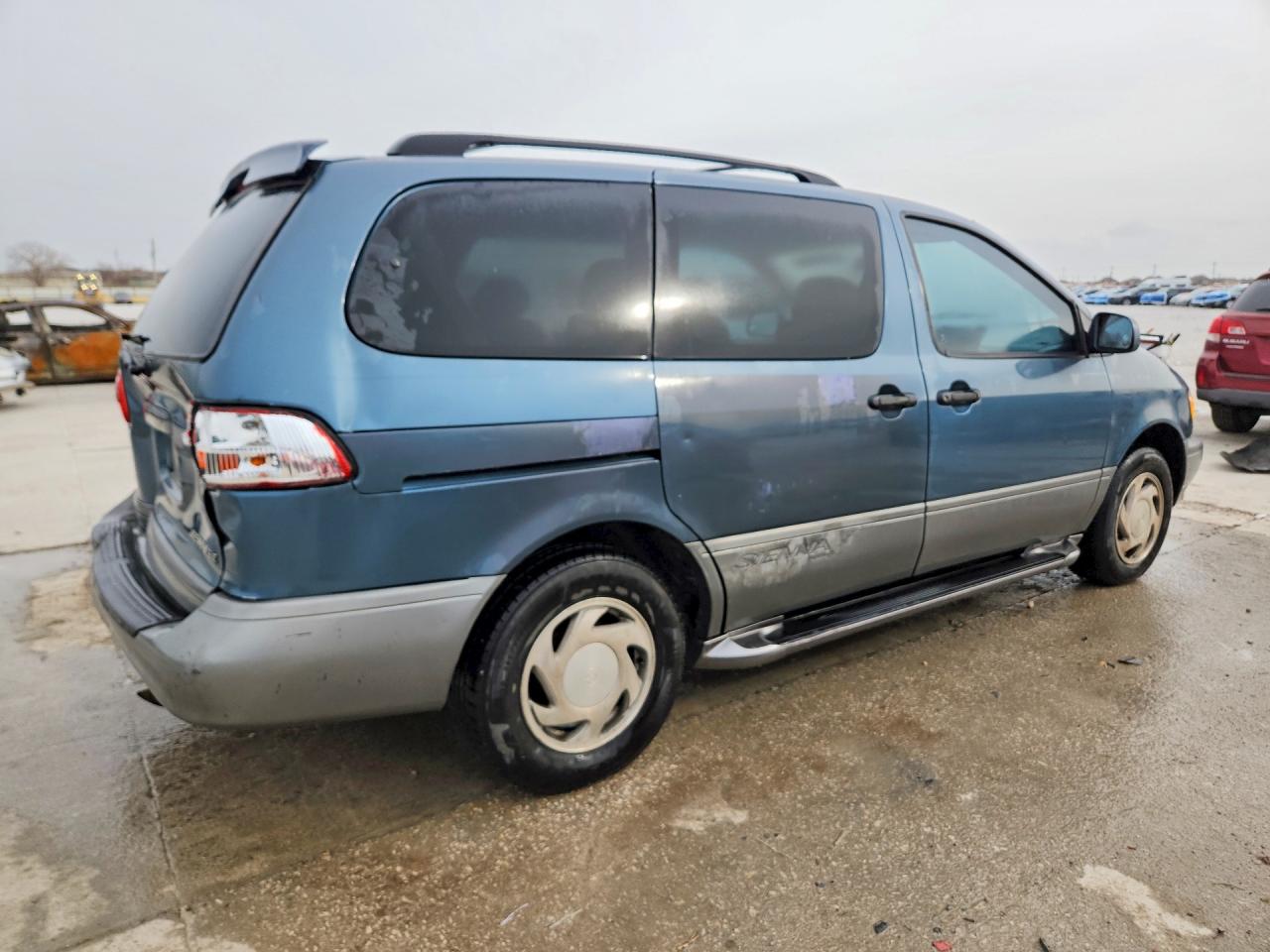 2002 TOYOTA SIENNA XLE photo 7