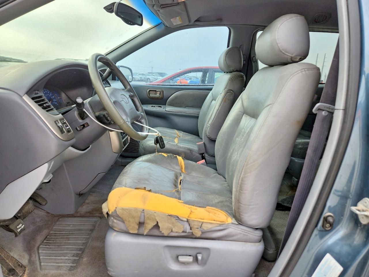 2002 TOYOTA SIENNA XLE photo 19