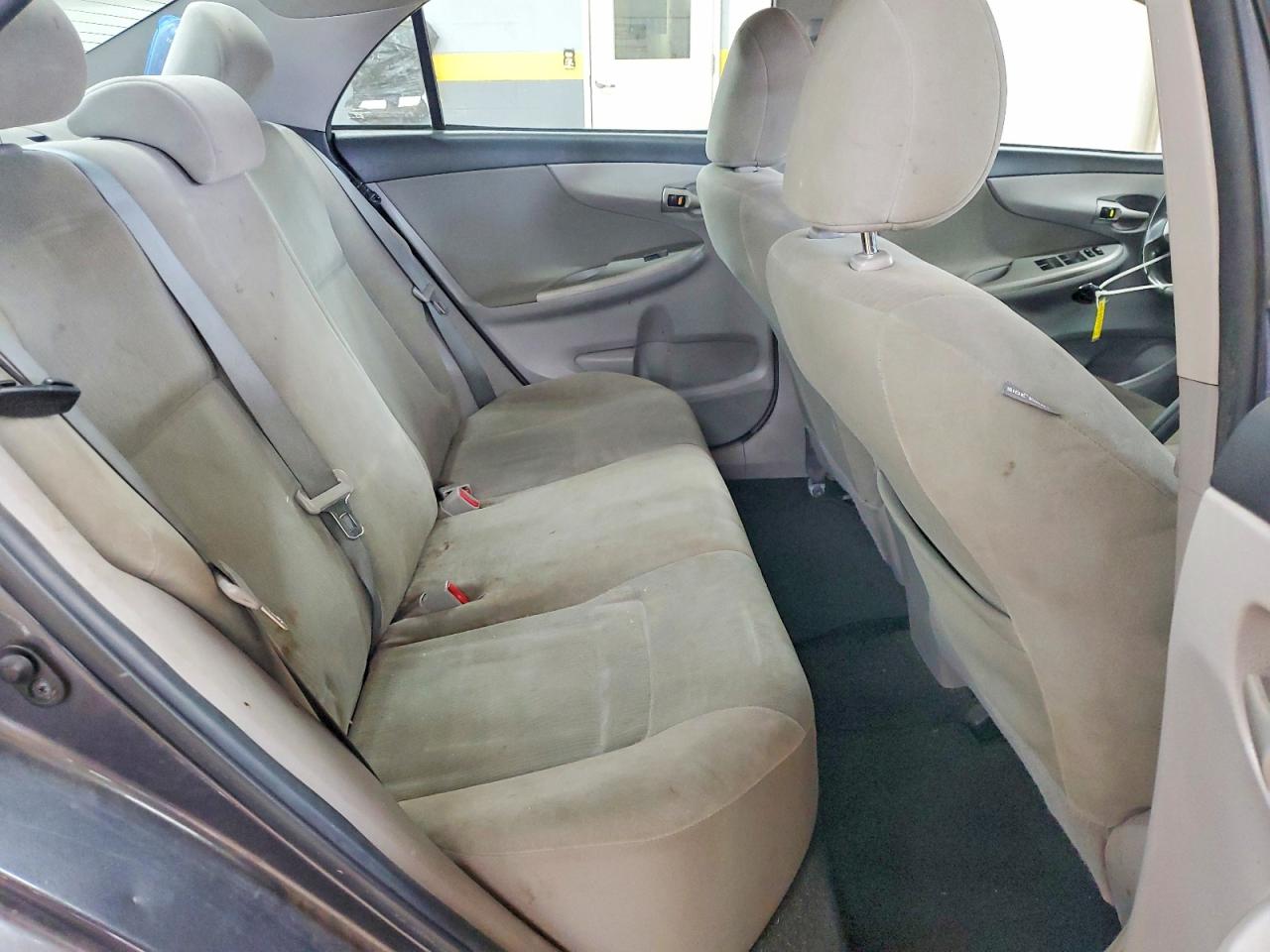 2012 TOYOTA COROLLA LE photo 10