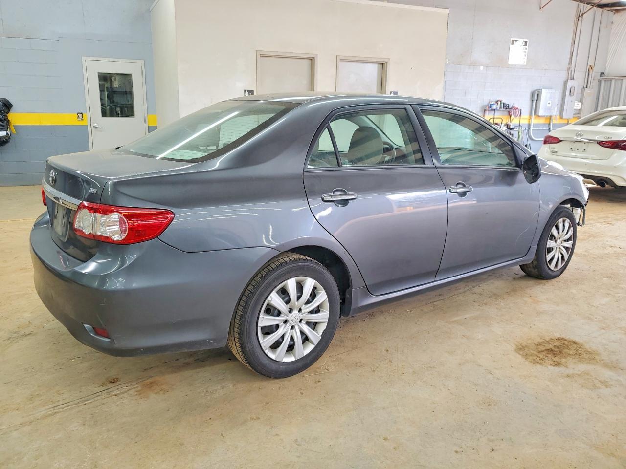 2012 TOYOTA COROLLA LE photo 3