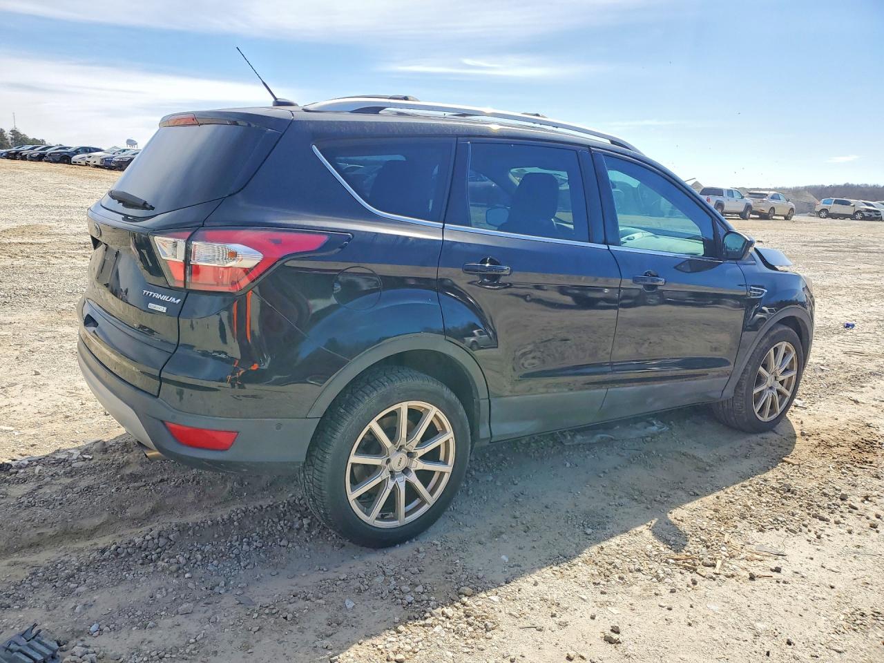 2017 FORD ESCAPE TITANIUM photo 3