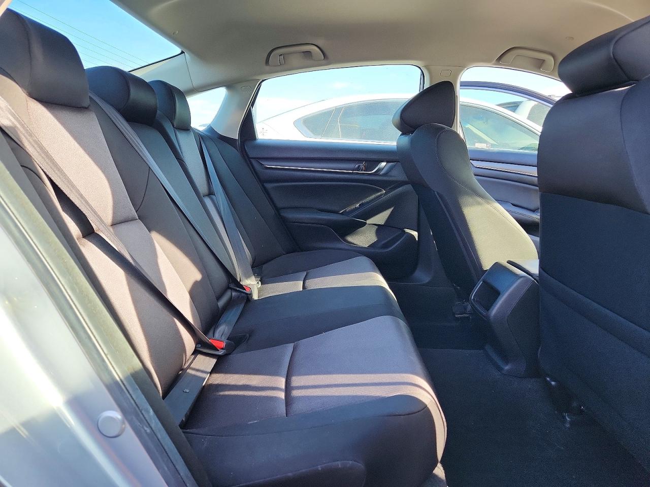 2020 HONDA ACCORD LX photo 10