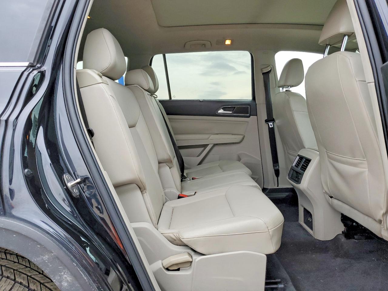 2018 VOLKSWAGEN ATLAS SEL photo 11