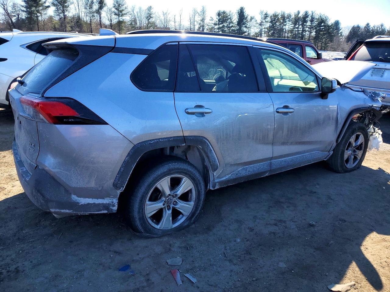 2019 TOYOTA RAV4 XLE photo 3