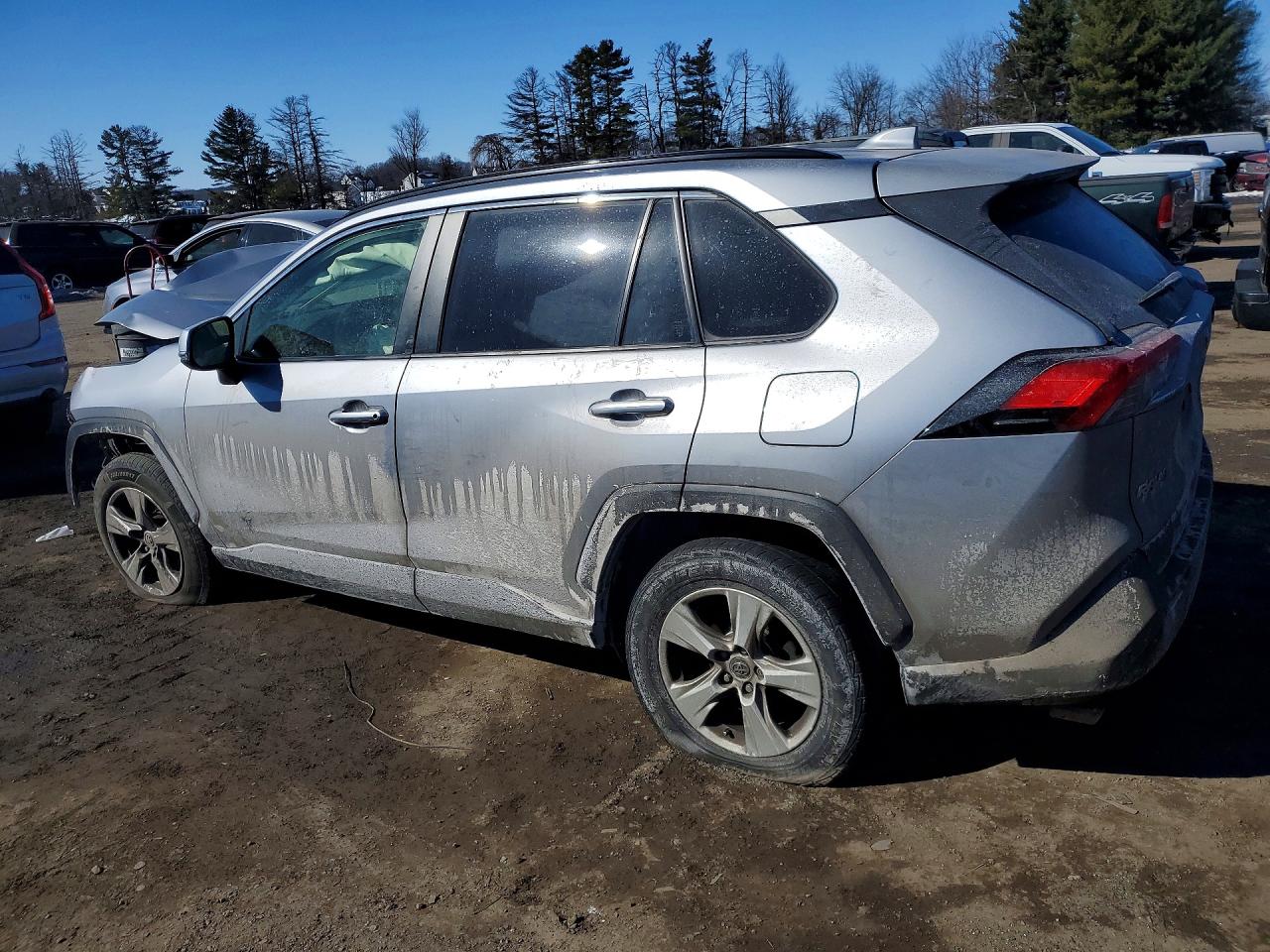 2019 TOYOTA RAV4 XLE photo 2