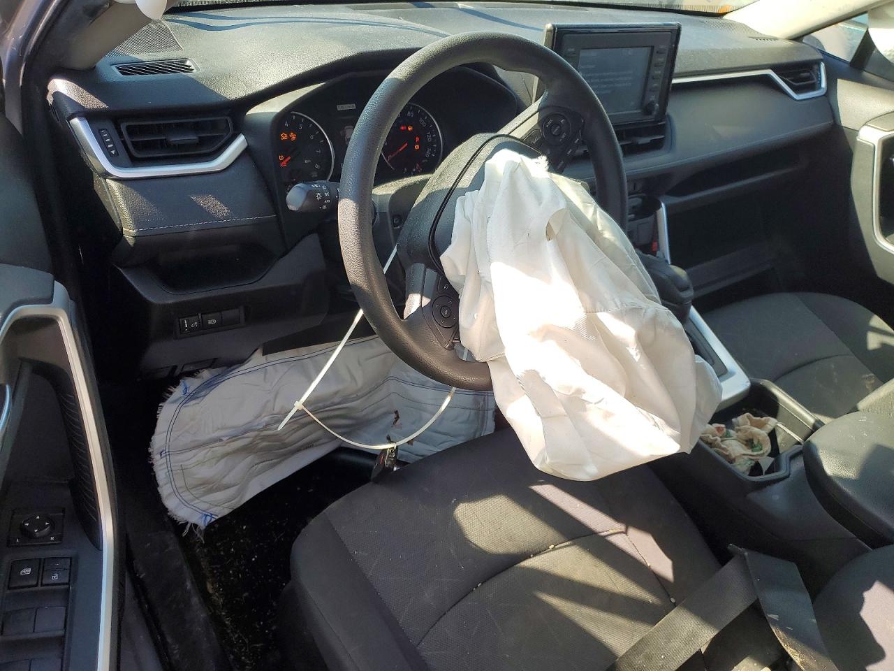 2019 TOYOTA RAV4 XLE photo 8