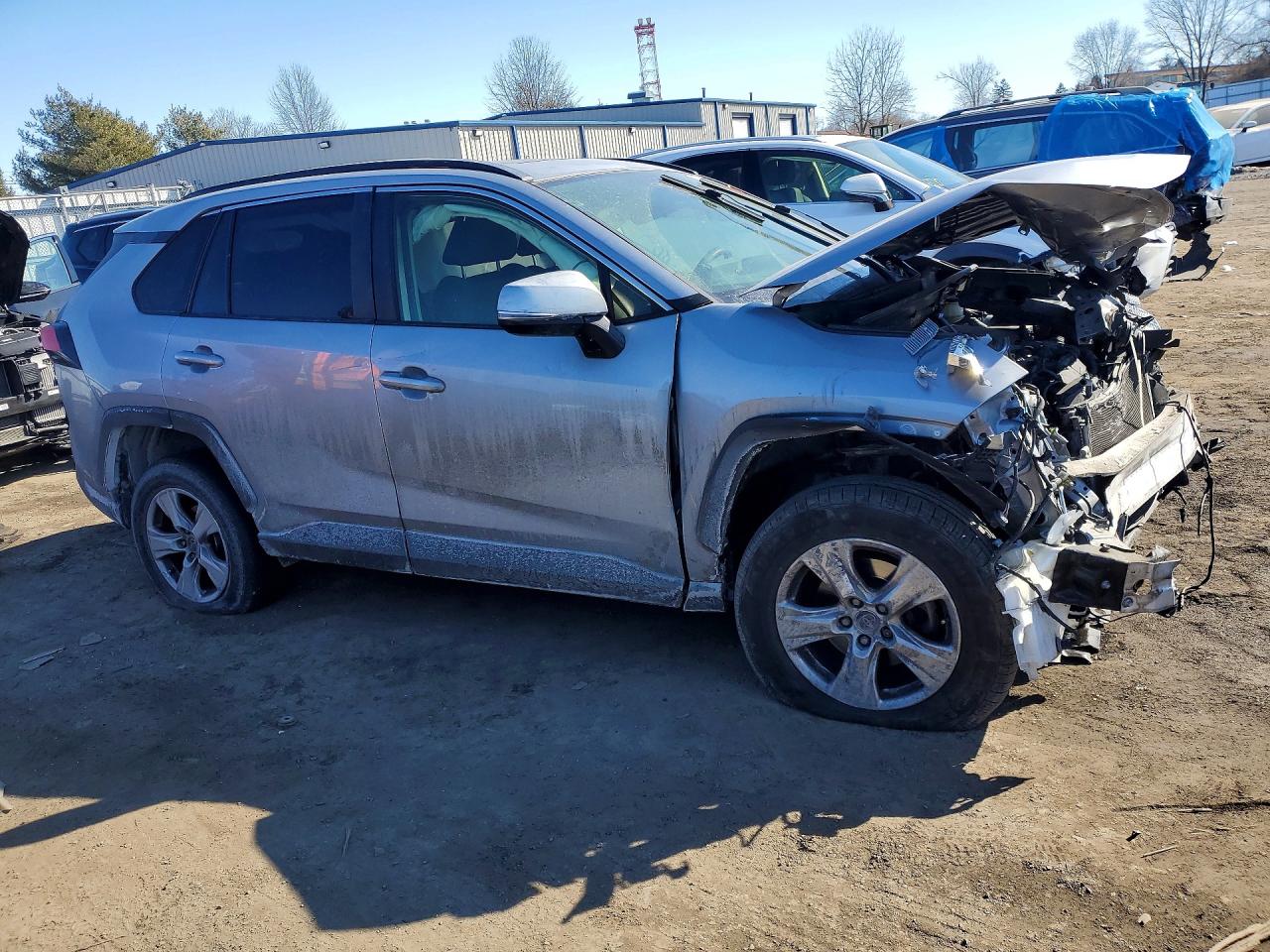 2019 TOYOTA RAV4 XLE photo 4