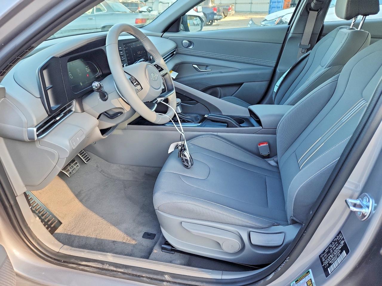 2025 HYUNDAI ELANTRA SEL SPORT photo 19