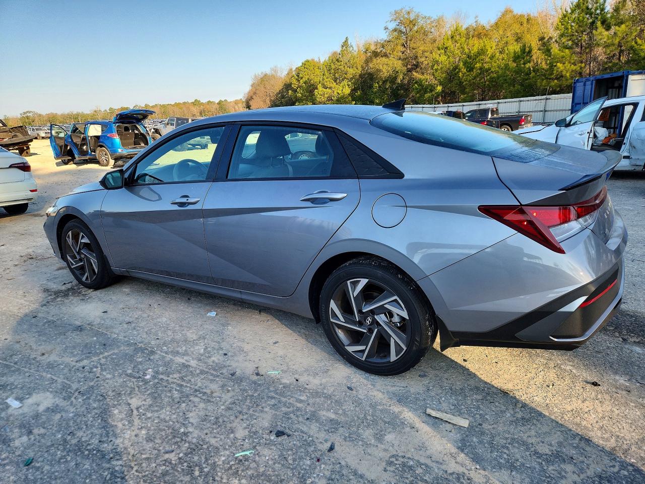 2025 HYUNDAI ELANTRA SEL SPORT photo 4