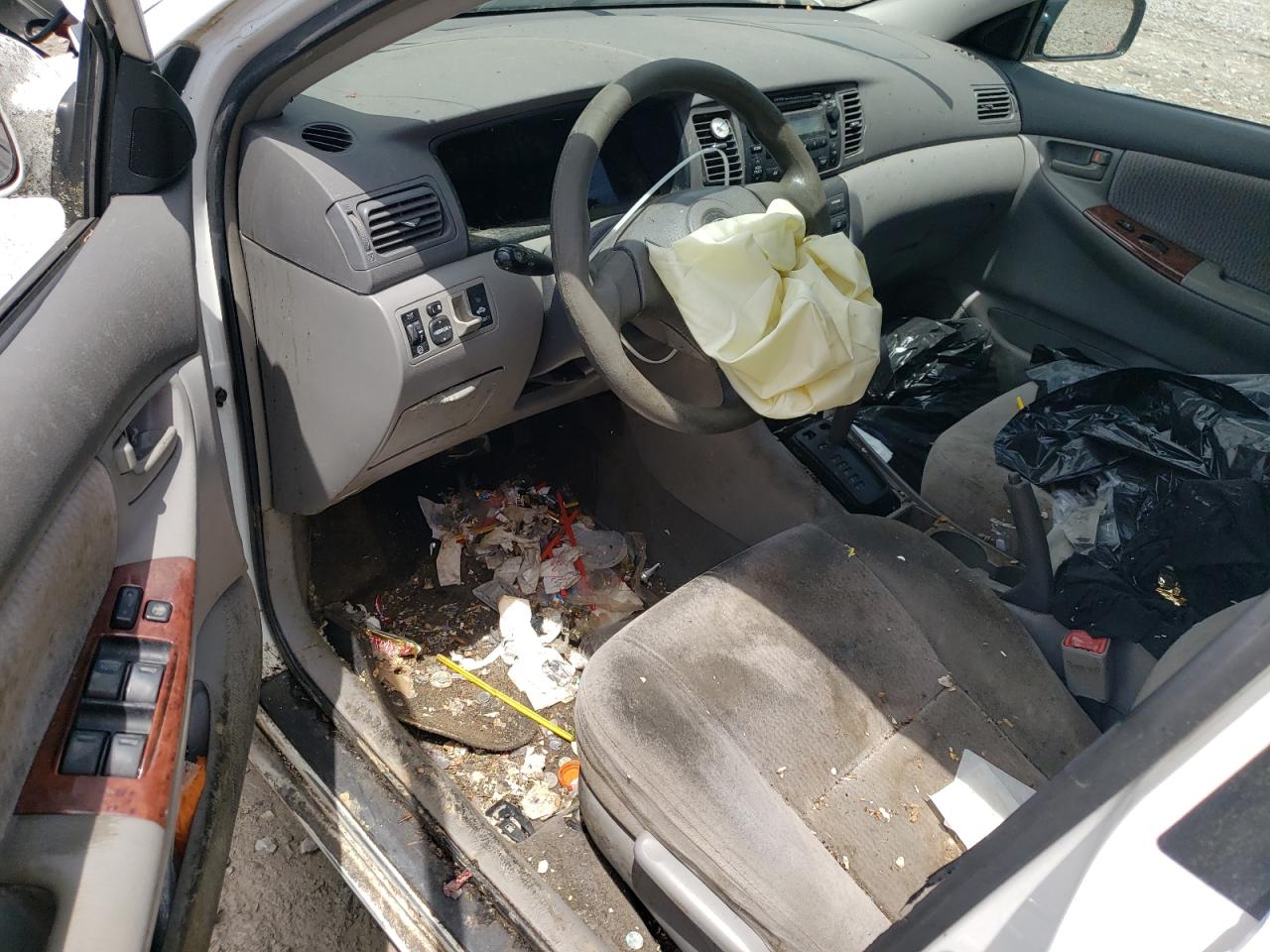 2005 TOYOTA COROLLA photo 22