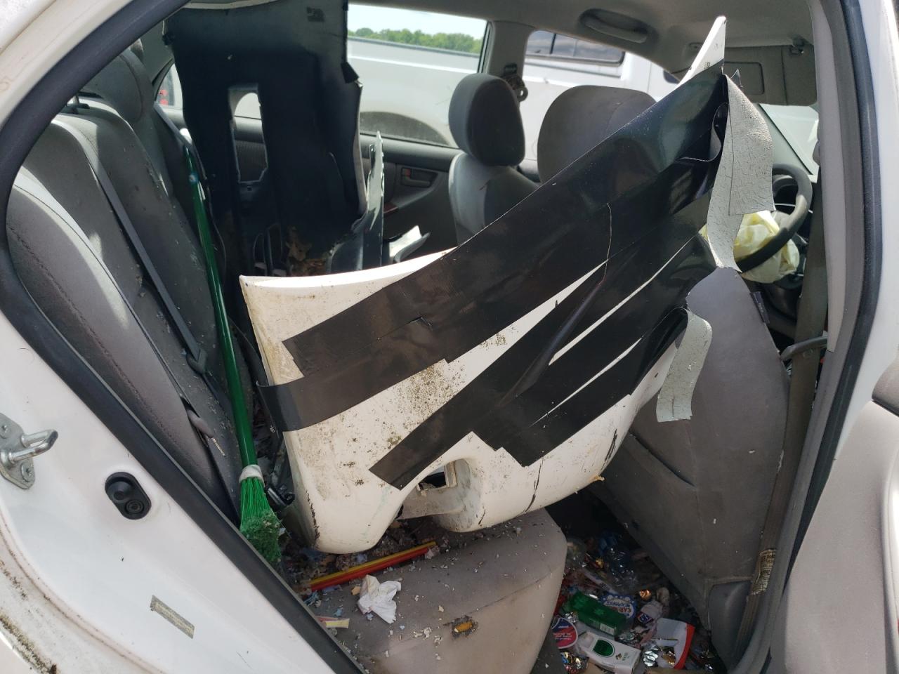 2005 TOYOTA COROLLA photo 28