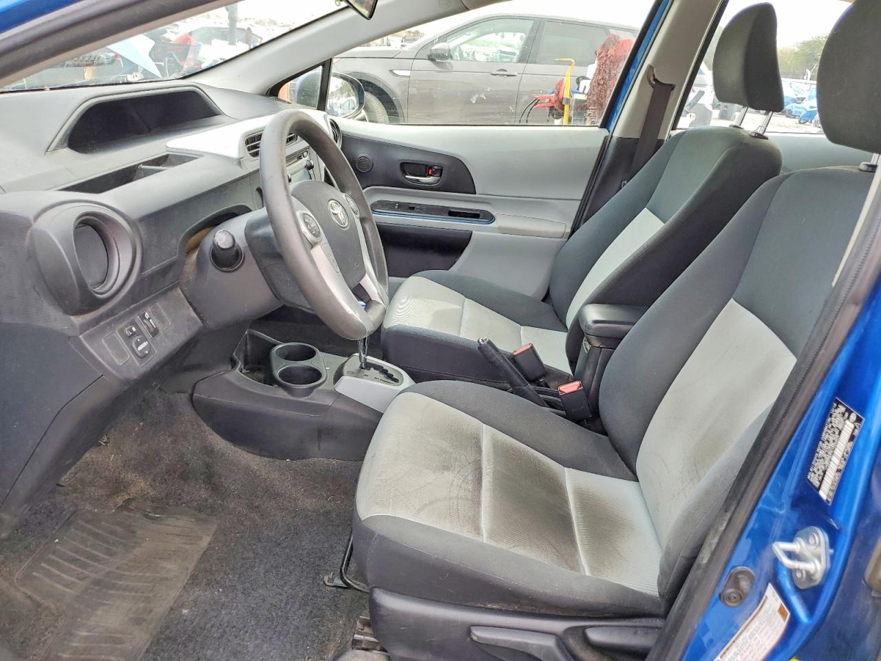 2012 TOYOTA PRIUS C TWO photo 7