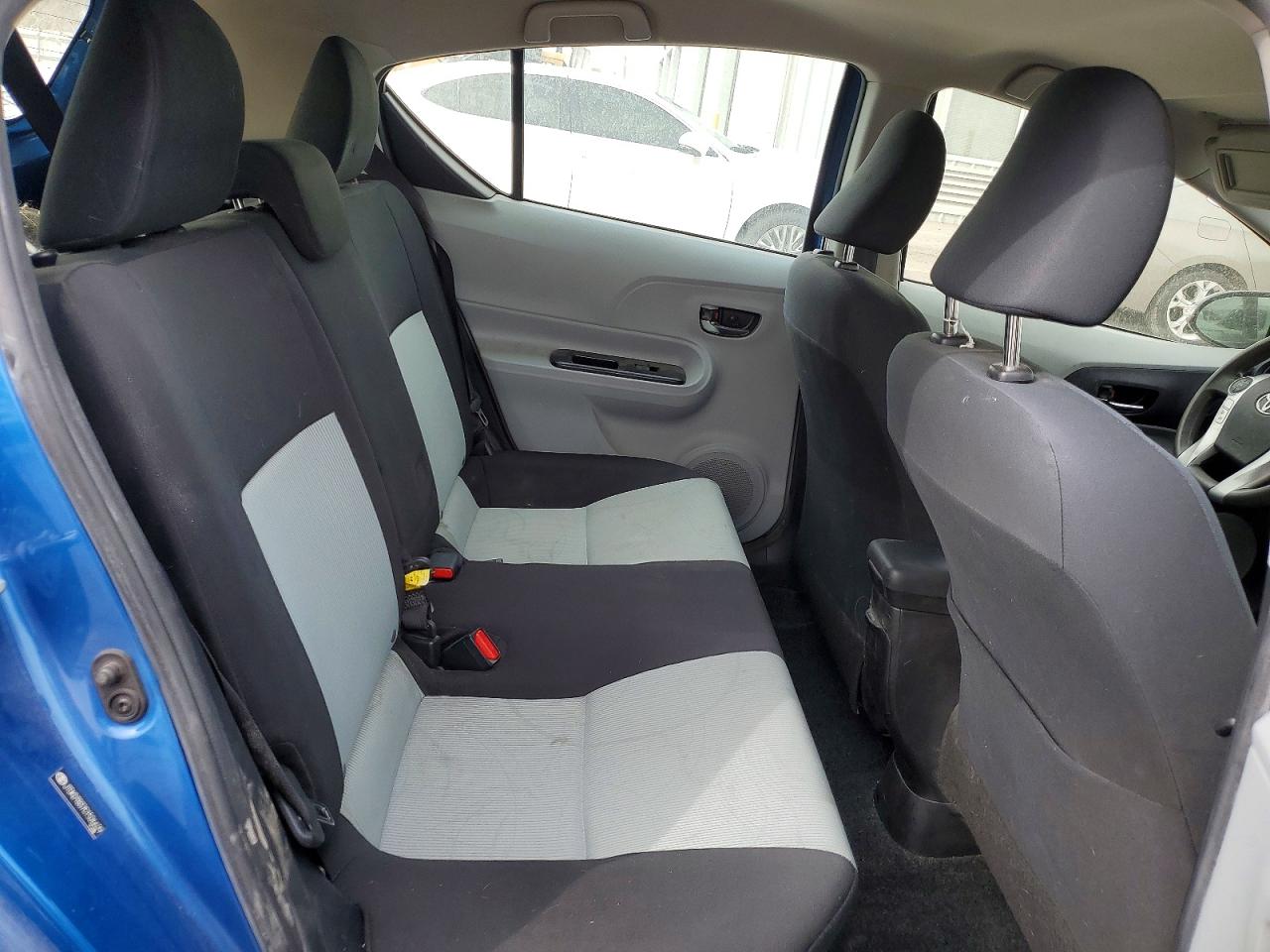 2012 TOYOTA PRIUS C TWO photo 10