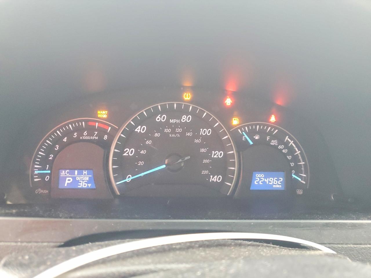 2014 TOYOTA CAMRY LE photo 25