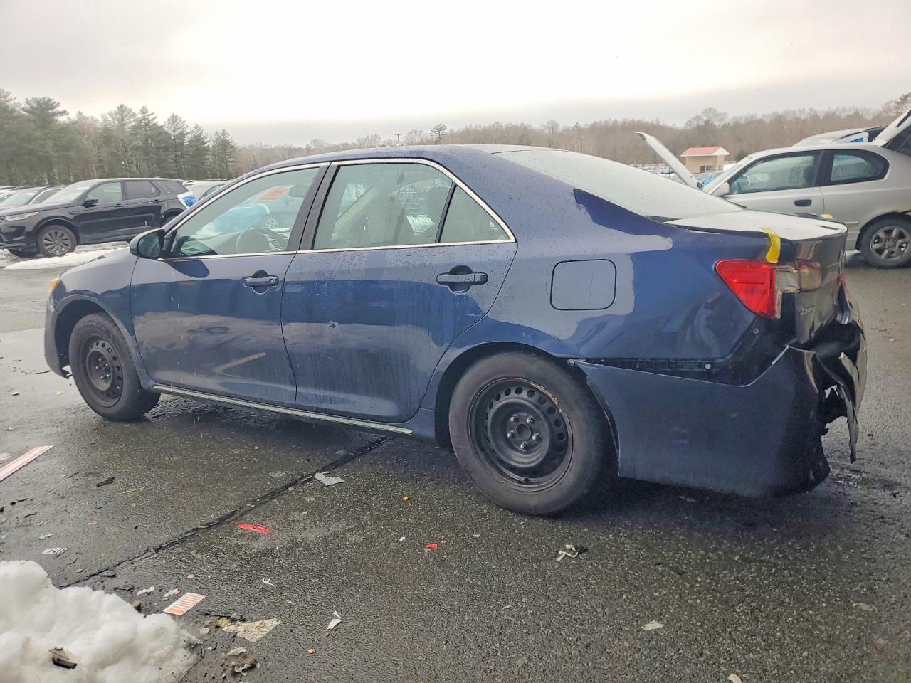 2014 TOYOTA CAMRY LE photo 4