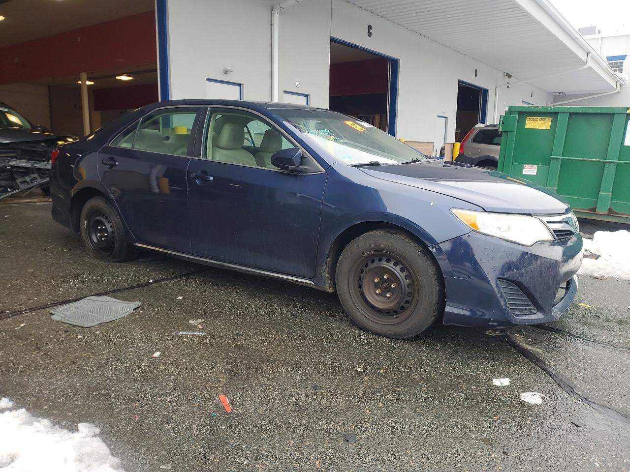 2014 TOYOTA CAMRY LE photo 10
