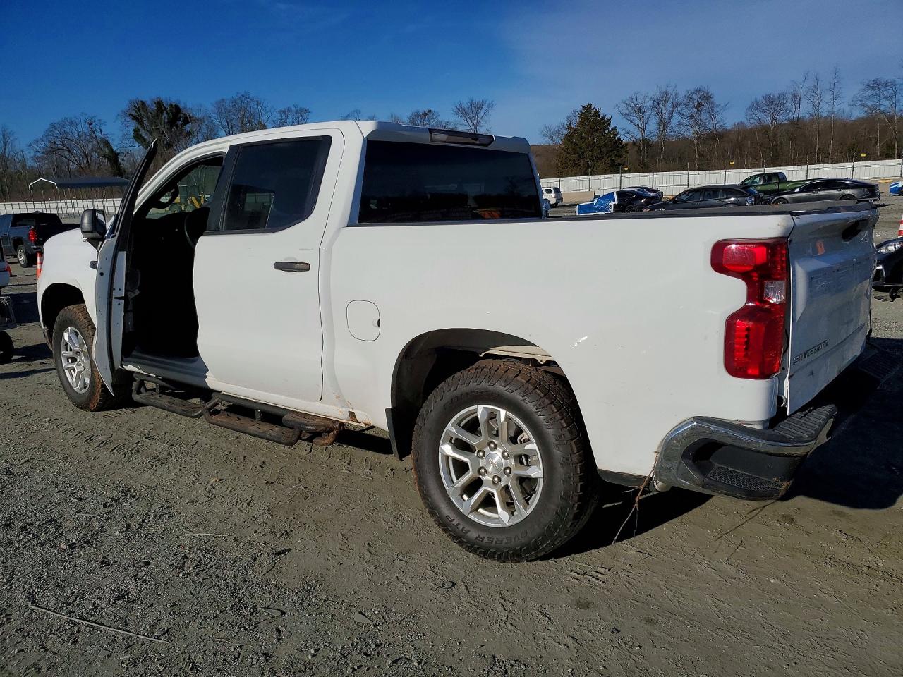 2023 CHEVROLET SILVERADO K1500 photo 4