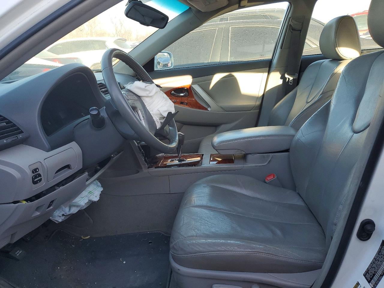 2010 TOYOTA CAMRY SE photo 13