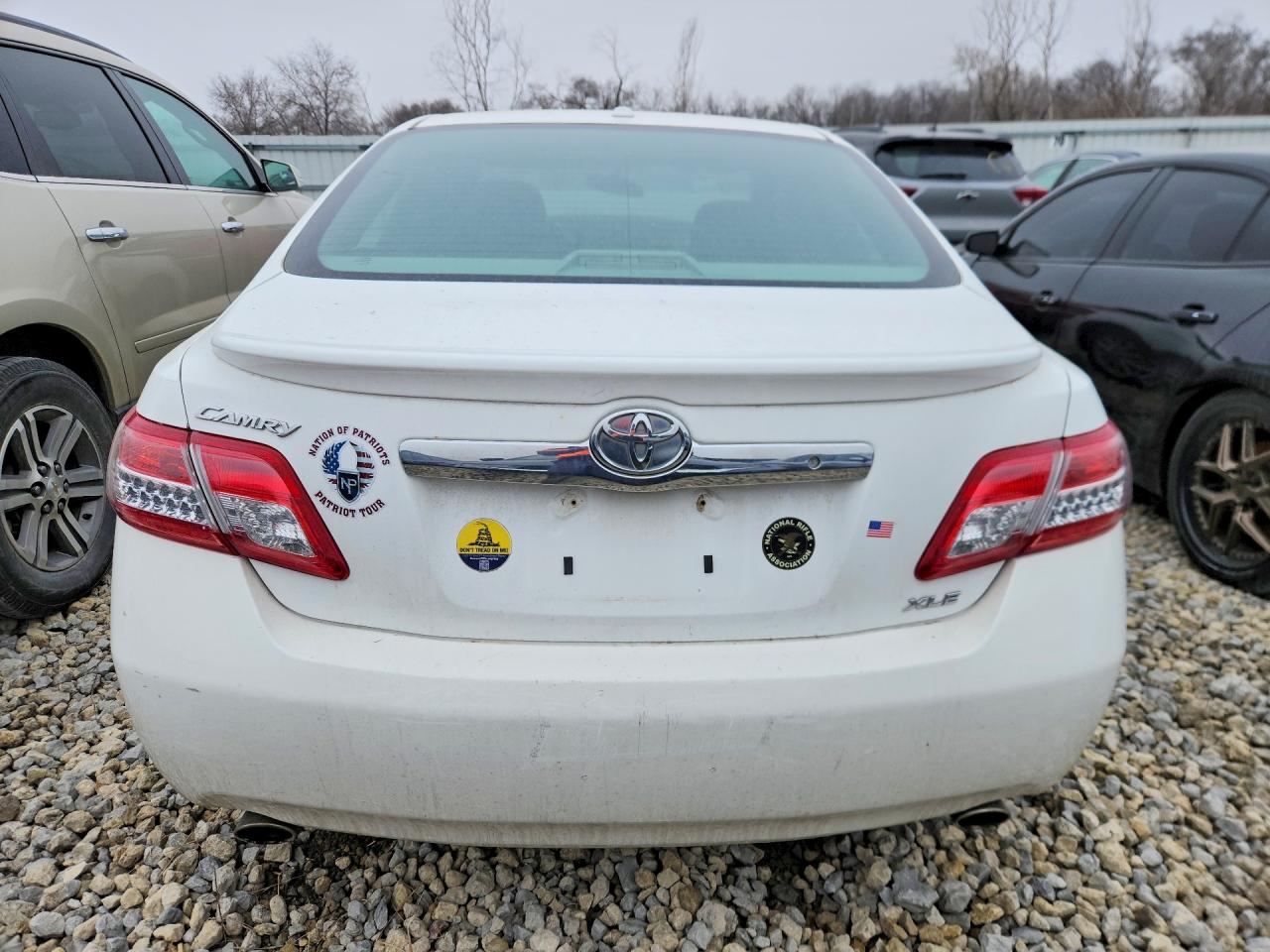 2010 TOYOTA CAMRY SE photo 11