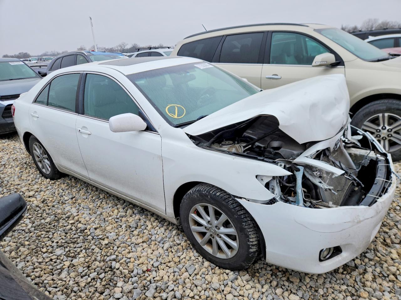 2010 TOYOTA CAMRY SE photo 7