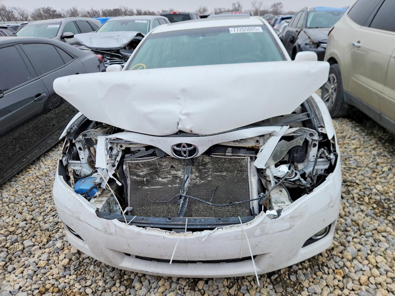 2010 TOYOTA CAMRY SE photo 9
