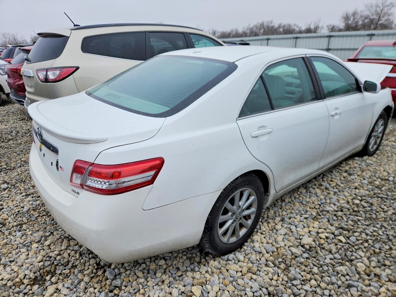 2010 TOYOTA CAMRY SE photo 5
