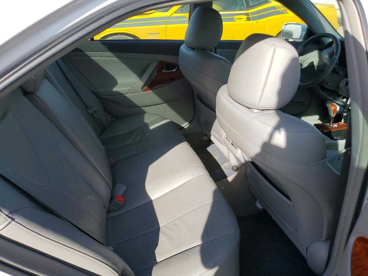 2010 TOYOTA CAMRY SE photo 19