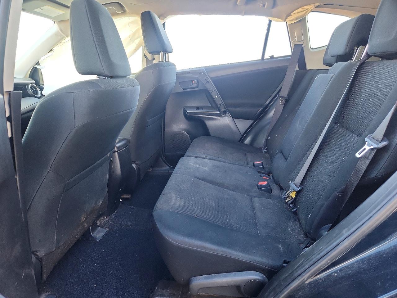 2018 TOYOTA RAV4 LE photo 11