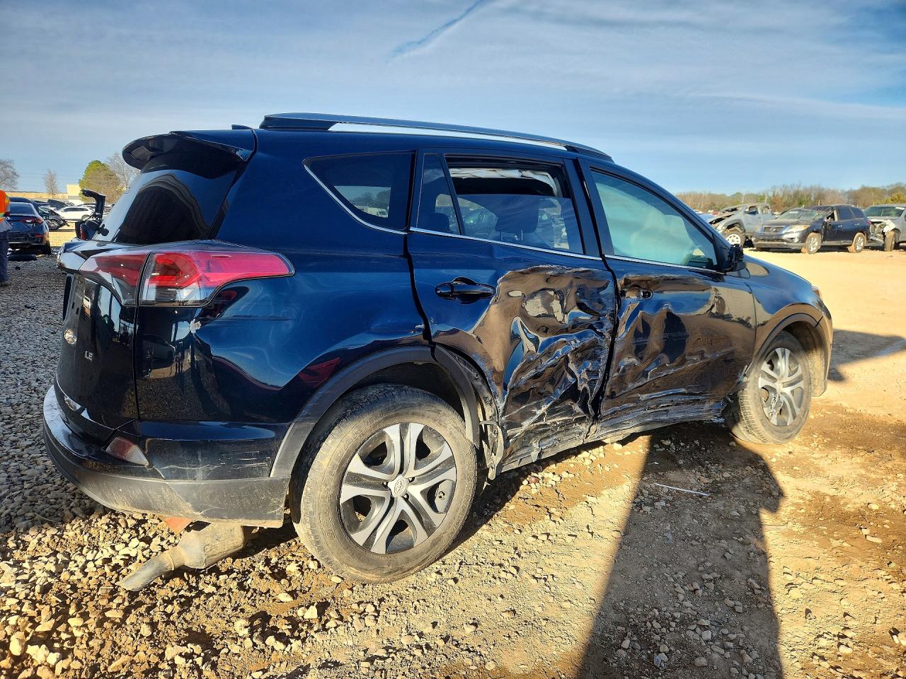 2018 TOYOTA RAV4 LE photo 3